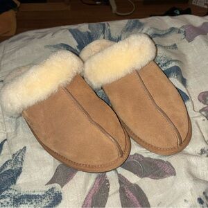 Girls UGG Scuffette ll Slipper - Size 6 Chestnut